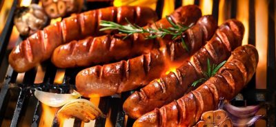 An Pfingstmontag wird bei uns im Biergarten gegrillt.